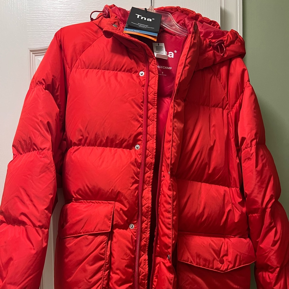 Aritzia Women's Red Puffer Jacket - Picture 3 of 3